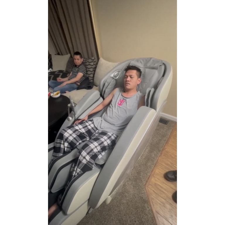 Kollecktiv 101a 4D Customized Massage Chair Full Body Zero Gravity Fotoreview